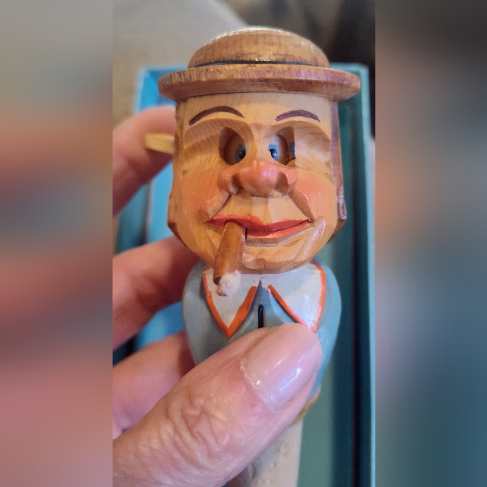 Anri Italian Hand-Carved Wooden Bottle Stopper - Mechanical Eyes Video Enc.